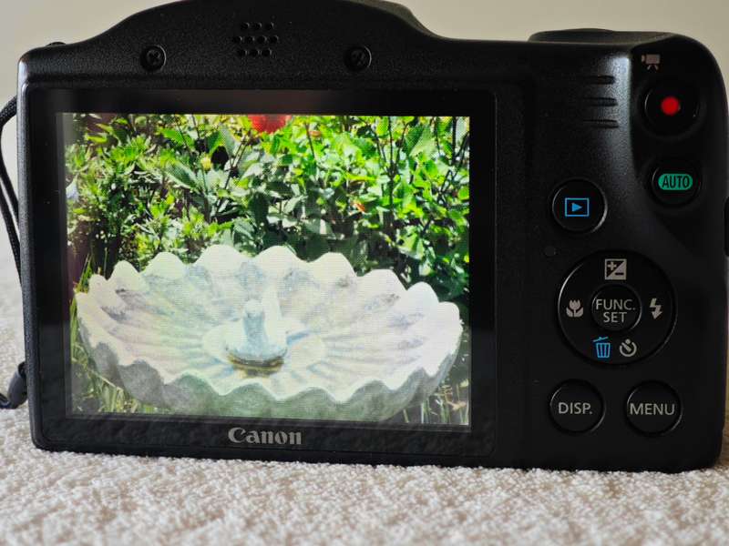 Canon PowerShot SX400 IS - 16MP / 30x Zoom -  Mini-Bridge Camera