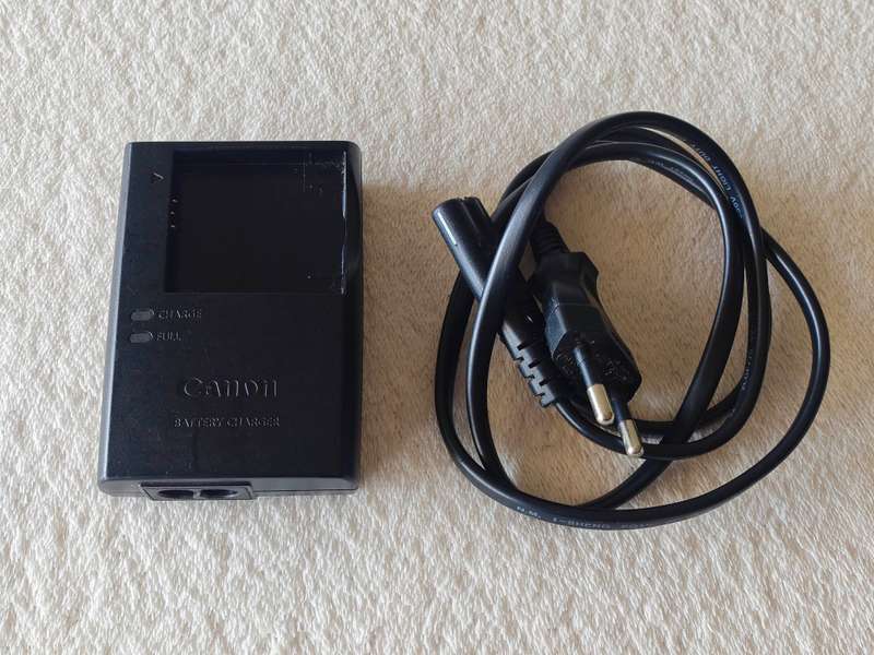 Canon PowerShot SX400 IS - 16MP / 30x Zoom -  Mini-Bridge Camera