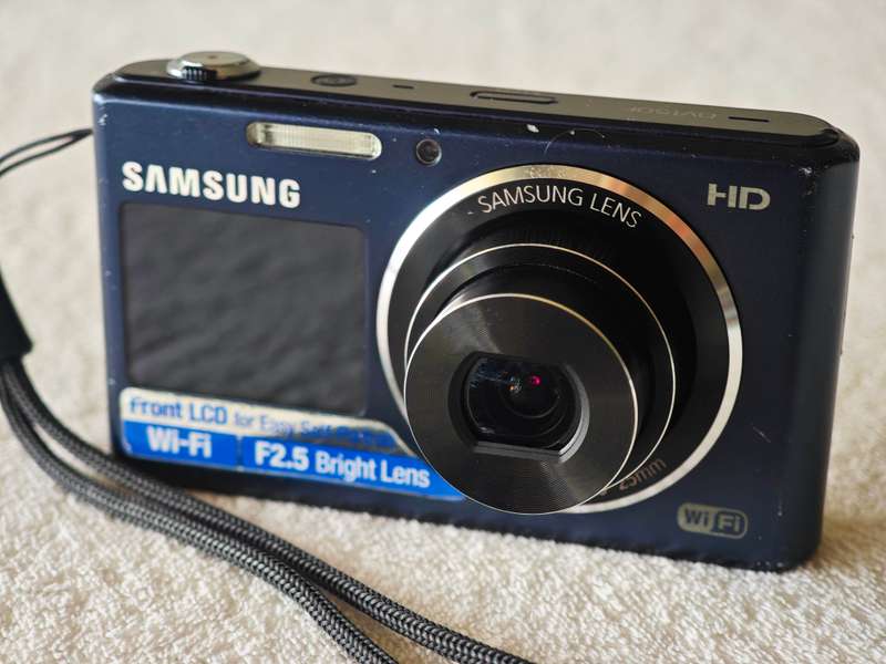 Samsung DV150F / Front LCD / 16.2MP / 5x Zoom - WiFi Compact Digital Camera