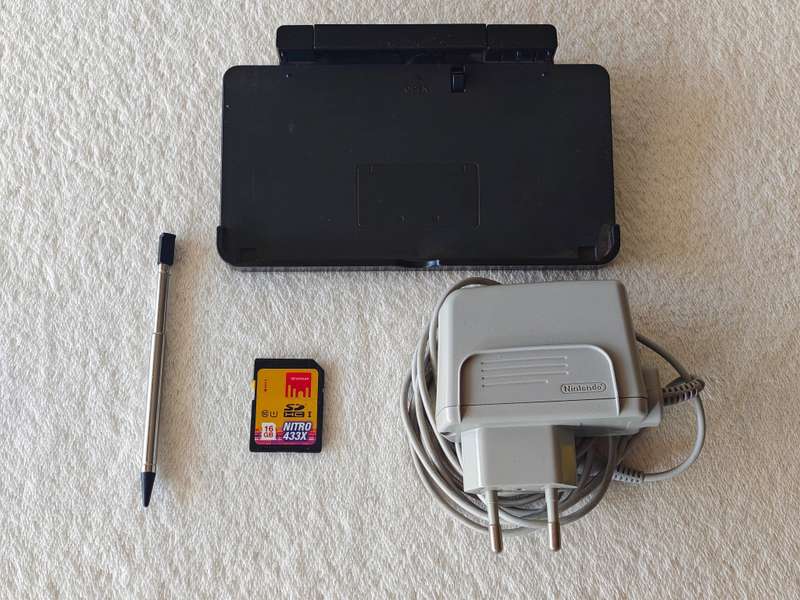 Nintendo 3DS Console + Games
