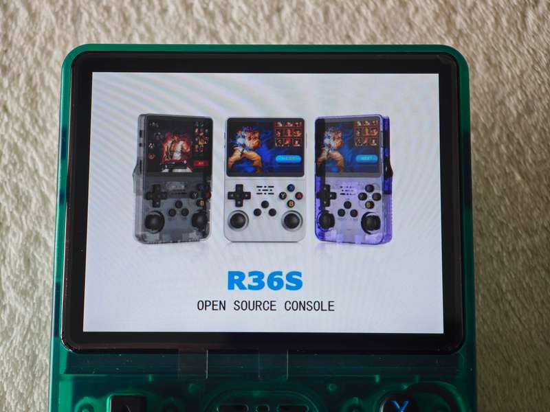 R36S Retro Handheld Video Game Console - 64GB Green