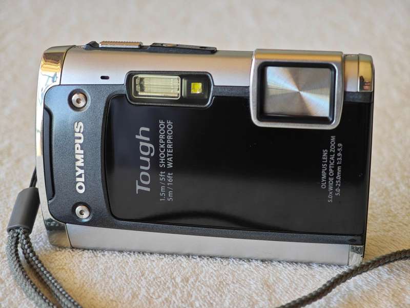 OLYMPUS TG-610 Tough 14 MP ,  5x Wide Optical  - Waterproof / Shockproof Digital Camera