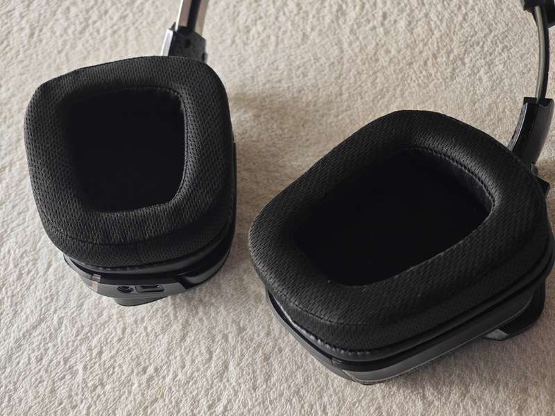 Logitech G935 - Wireless Gaming Headset (PS5/PS4/PC/Nintendo Switch)