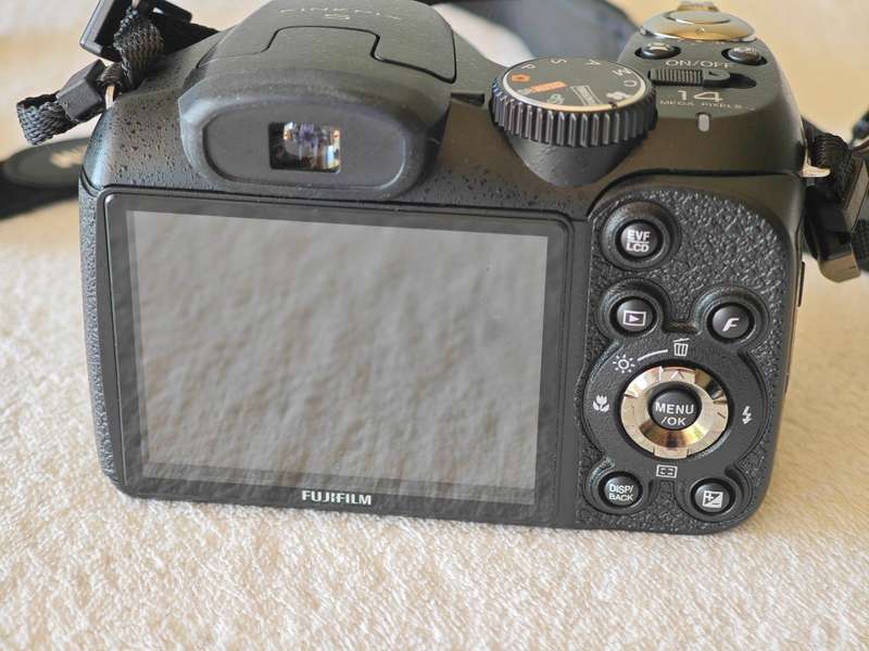 Fujifilm FinePix S2950 18x Zoom / 14mp - Digital Camera