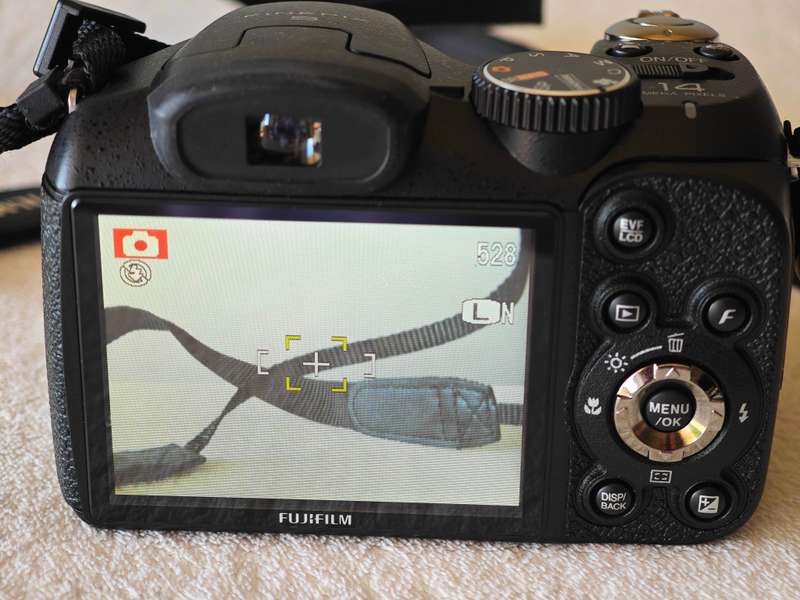 Fujifilm FinePix S2950 18x Zoom / 14mp - Digital Camera