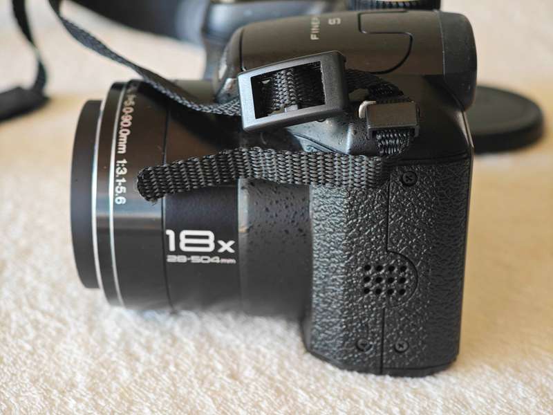 Fujifilm FinePix S2950 18x Zoom / 14mp - Digital Camera