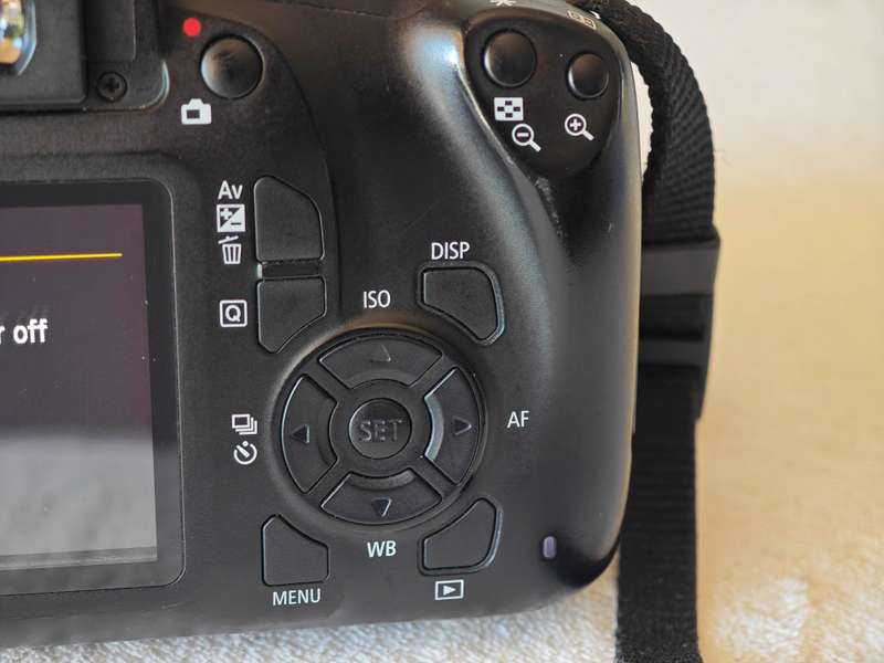 Canon EOS 4000D EF-S 18-55mm Lens / 18MP - DSLR Camera