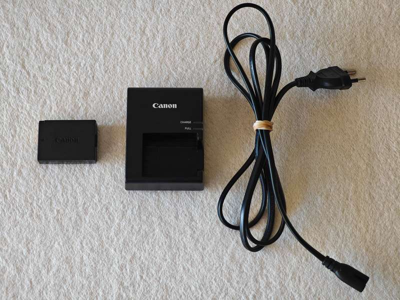 Canon EOS 4000D EF-S 18-55mm Lens / 18MP - DSLR Camera