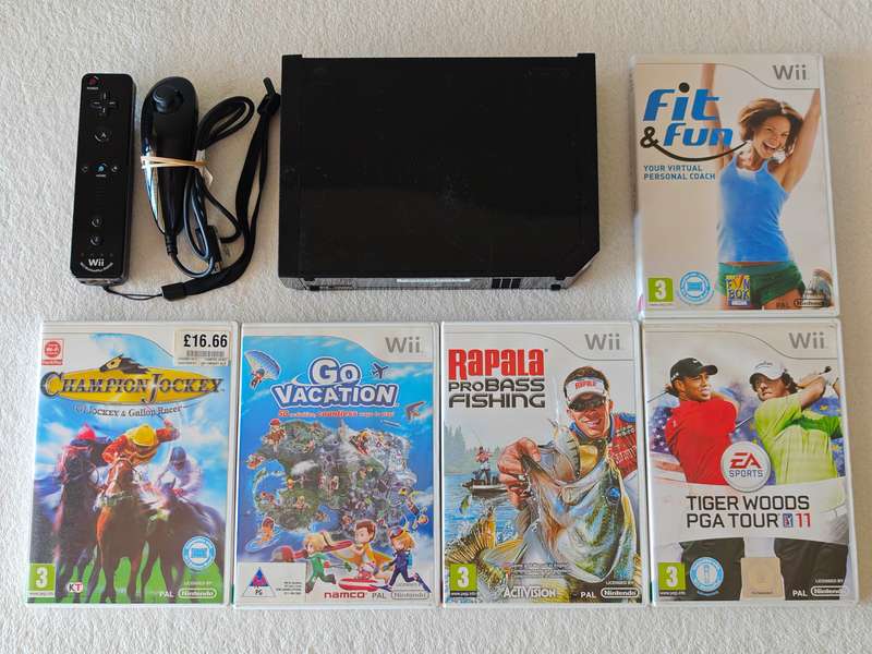 Nintendo Wii Console + 5 Games