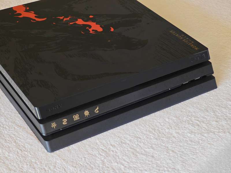 Playstation 4 Pro 1TB - Monster Hunter World Liolaeus Limited Edition Console