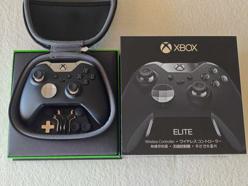 Xbox Elite Wireless Controller - Xbox One / Windows