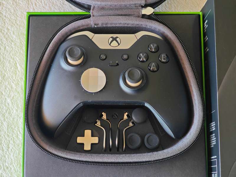 Xbox Elite Wireless Controller - Xbox One / Windows