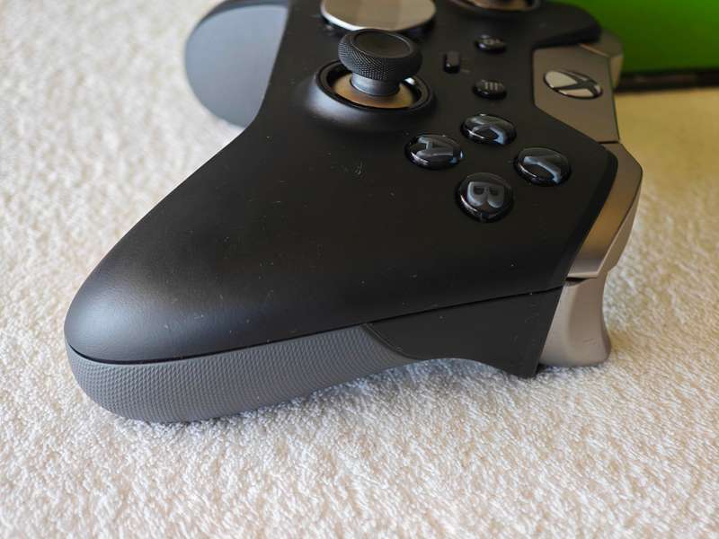 Xbox Elite Wireless Controller - Xbox One / Windows