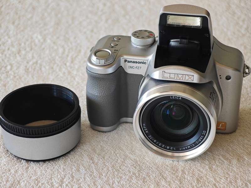 Panasonic Lumix DMC-FZ7 12x Zoom / 6MP - Digital Camera