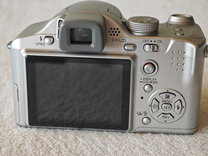 Panasonic Lumix DMC-FZ7 12x Zoom / 6MP - Digital Camera