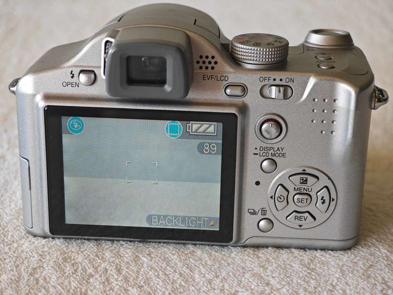 Panasonic Lumix DMC-FZ7 12x Zoom / 6MP - Digital Camera