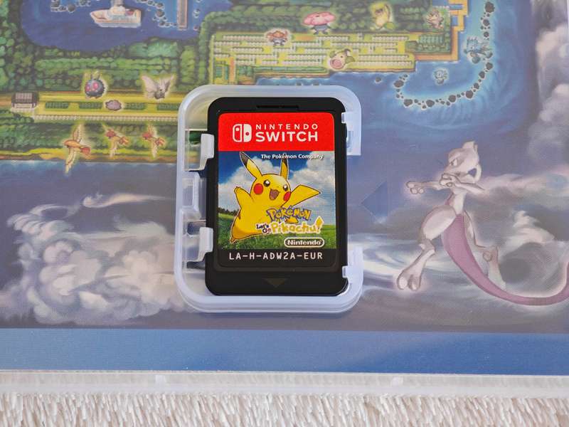Pokemon Lets Go Pikachu - Nintendo Switch Game