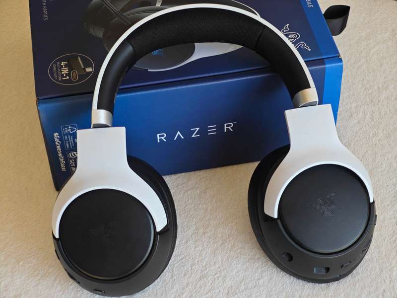 Razer Kaira Pro - Wireless Gaming Headset (PS5/PS4/PC/Mobile)
