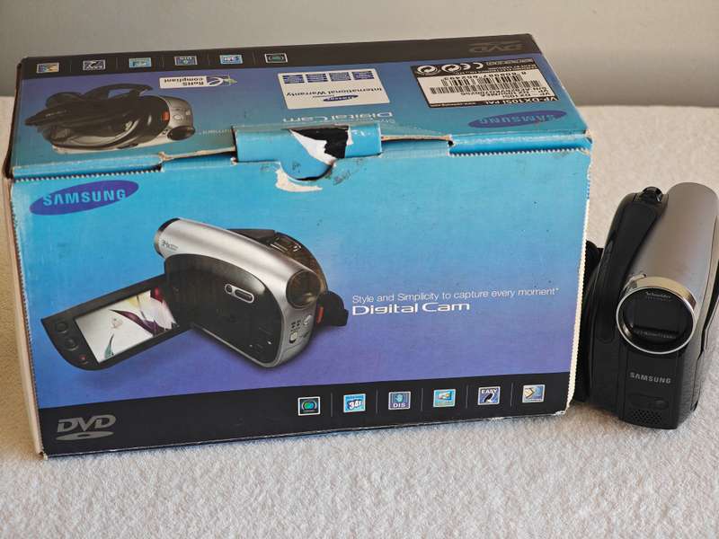 Samsung VP-DX105i PAL 34x Zoom DVD/SDHC Camcorder