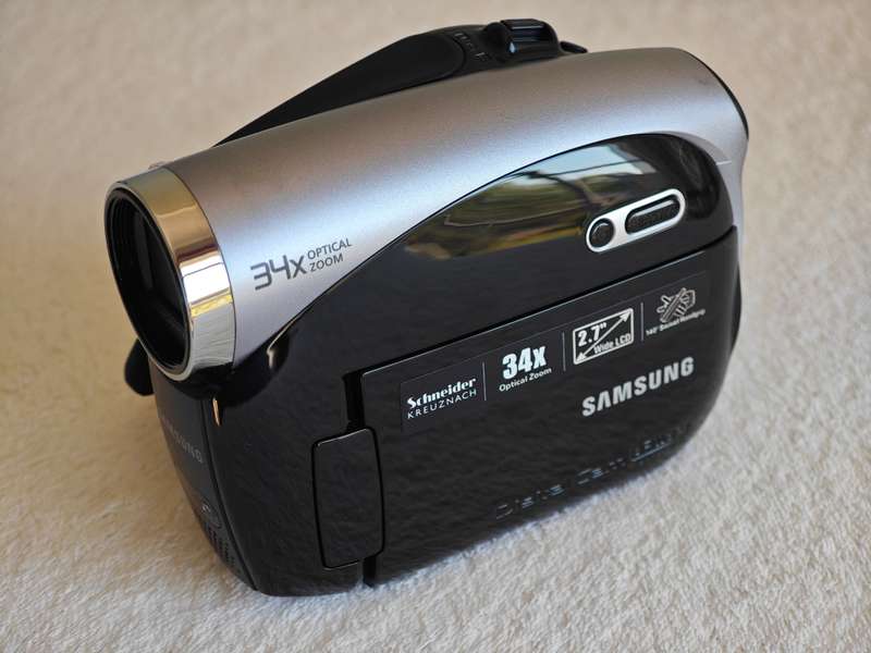 Samsung VP-DX105i PAL 34x Zoom DVD/SDHC Camcorder