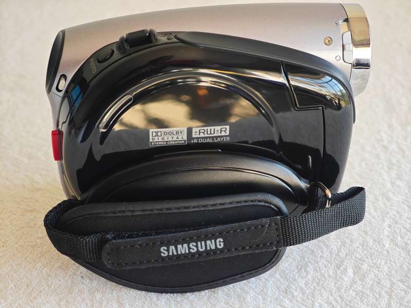 Samsung VP-DX105i PAL 34x Zoom DVD/SDHC Camcorder