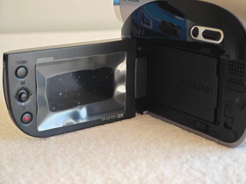 Samsung VP-DX105i PAL 34x Zoom DVD/SDHC Camcorder