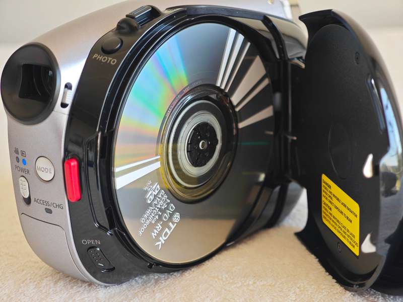 Samsung VP-DX105i PAL 34x Zoom DVD/SDHC Camcorder