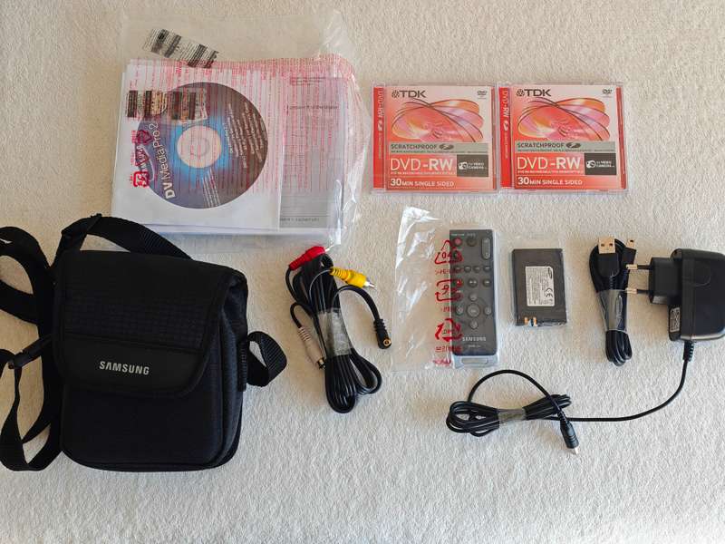 Samsung VP-DX105i PAL 34x Zoom DVD/SDHC Camcorder
