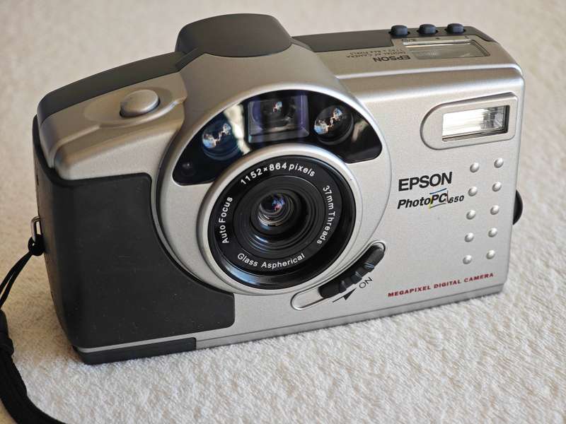 Epson PhotoPC 650 1.1mp AutoFocus Digital Camera