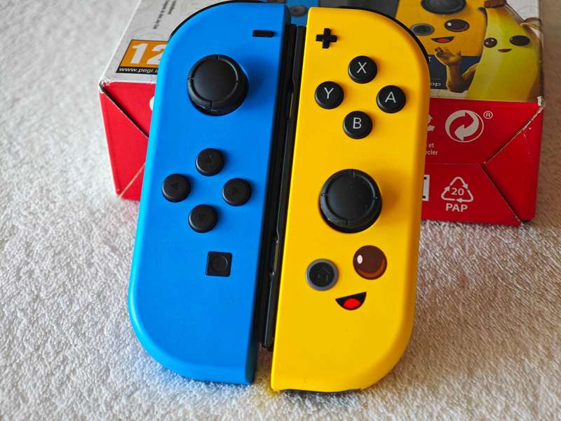 Nintendo Switch Joy-Con Controller Pair - Fortnite Edition