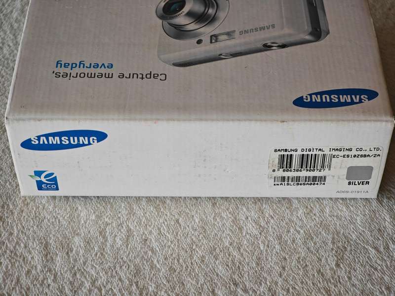 Samsung ES10 3x Zoom / 8.1MP - Compact Digital Camera