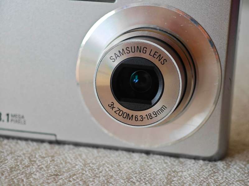 Samsung ES10 3x Zoom / 8.1MP - Compact Digital Camera