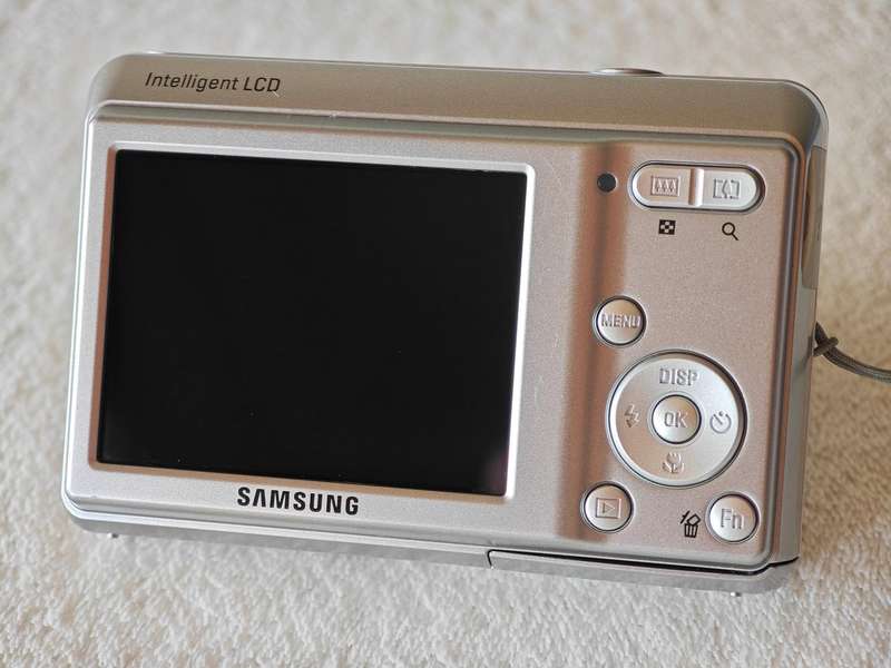 Samsung ES10 3x Zoom / 8.1MP - Compact Digital Camera