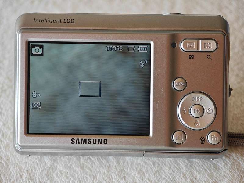 Samsung ES10 3x Zoom / 8.1MP - Compact Digital Camera