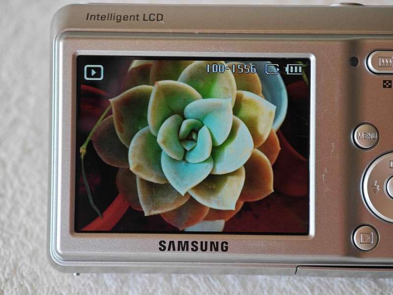 Samsung ES10 3x Zoom / 8.1MP - Compact Digital Camera