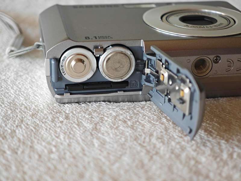 Samsung ES10 3x Zoom / 8.1MP - Compact Digital Camera