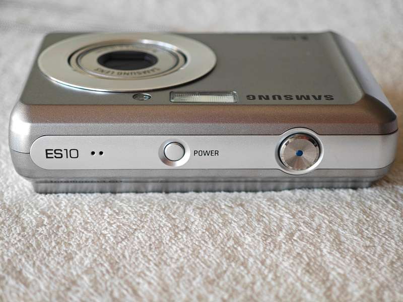 Samsung ES10 3x Zoom / 8.1MP - Compact Digital Camera