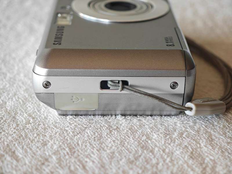 Samsung ES10 3x Zoom / 8.1MP - Compact Digital Camera