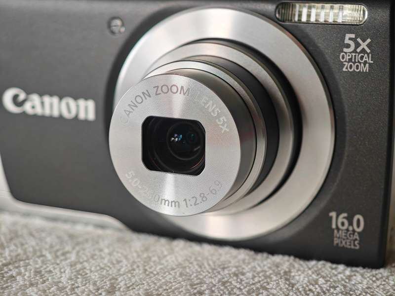 Canon PowerShot A2500 16MP / 5x Optical Zoom - Compact Digital Camera