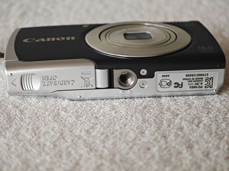 Canon PowerShot A2500 16MP / 5x Optical Zoom - Compact Digital Camera
