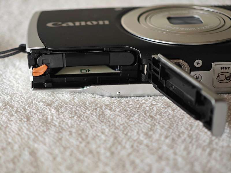 Canon PowerShot A2500 16MP / 5x Optical Zoom - Compact Digital Camera