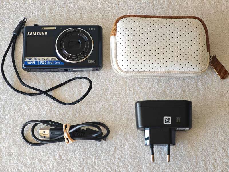 Samsung DV150F / Front LCD / 16.2MP / 5x Zoom - WiFi Compact Digital Camera