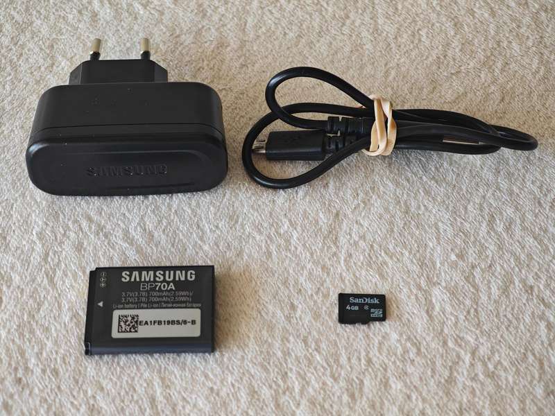 Samsung DV150F / Front LCD / 16.2MP / 5x Zoom - WiFi Compact Digital Camera