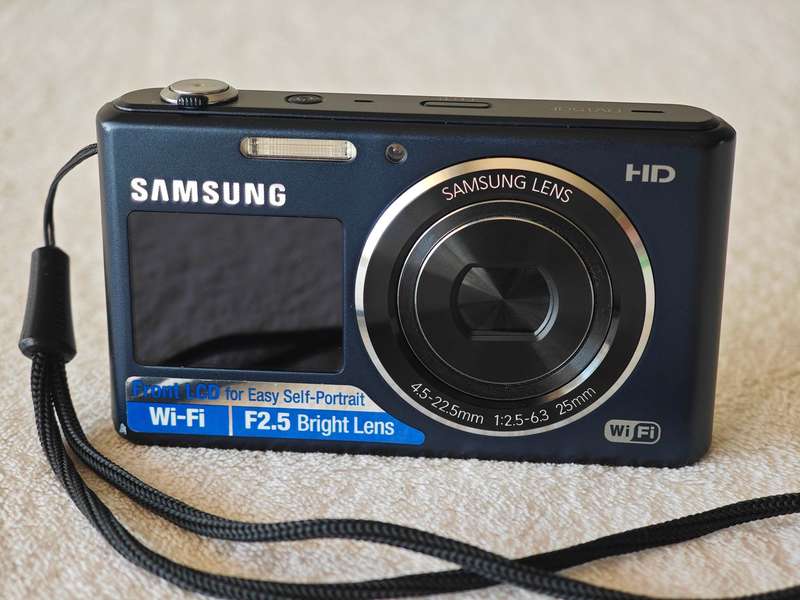 Samsung DV150F / Front LCD / 16.2MP / 5x Zoom - WiFi Compact Digital Camera