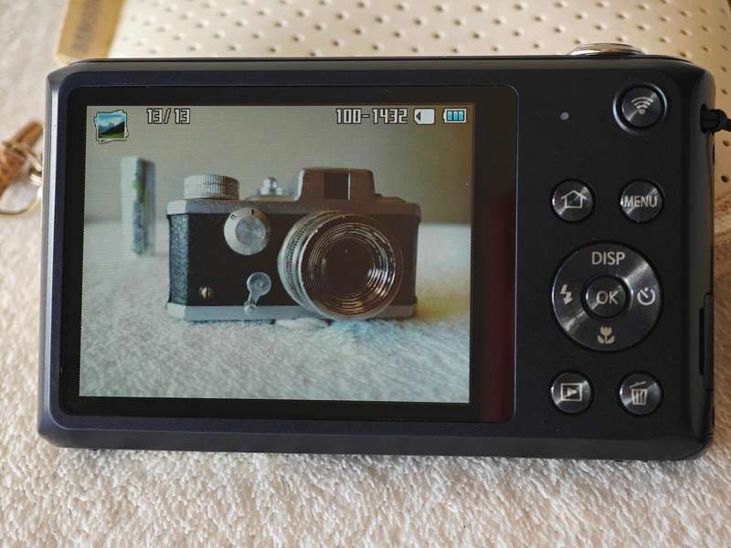 Samsung DV150F / Front LCD / 16.2MP / 5x Zoom - WiFi Compact Digital Camera