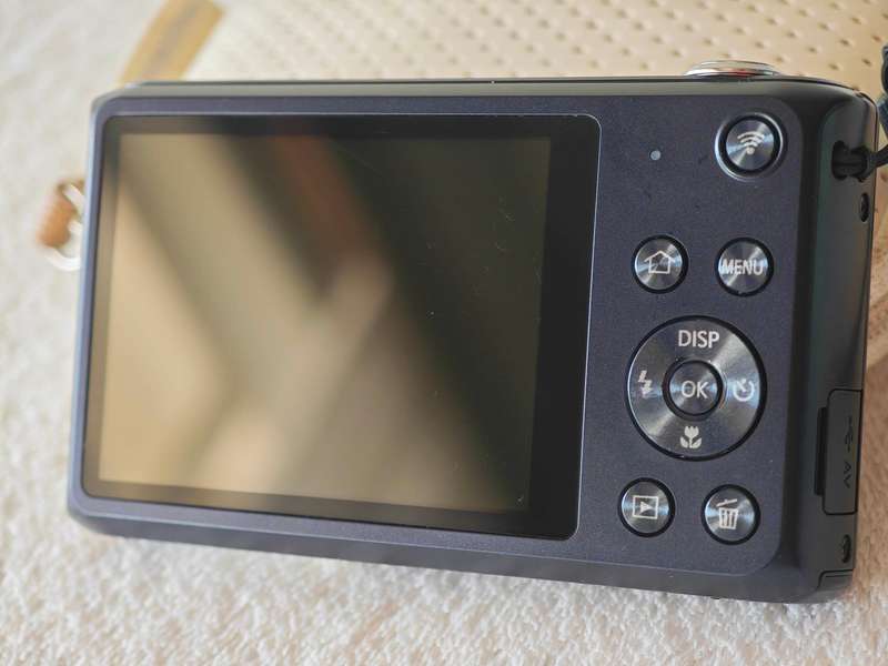 Samsung DV150F / Front LCD / 16.2MP / 5x Zoom - WiFi Compact Digital Camera