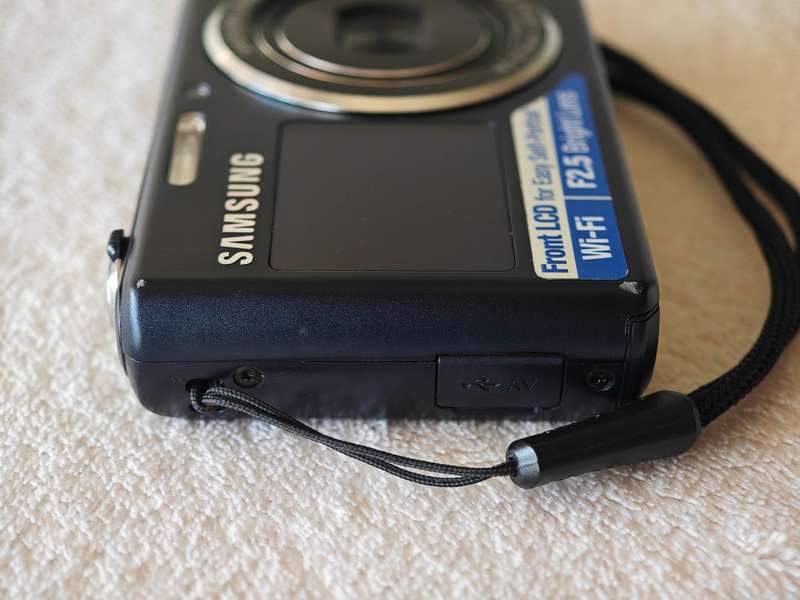 Samsung DV150F / Front LCD / 16.2MP / 5x Zoom - WiFi Compact Digital Camera