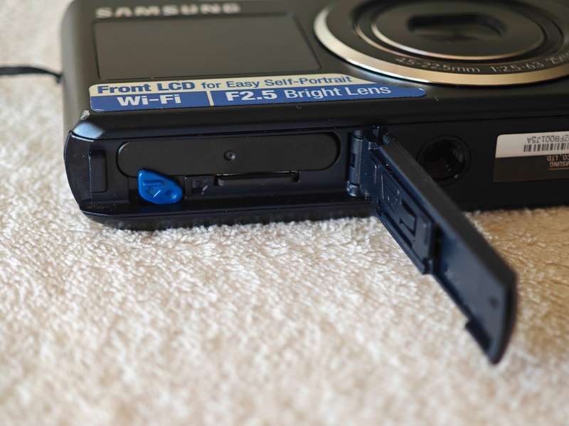 Samsung DV150F / Front LCD / 16.2MP / 5x Zoom - WiFi Compact Digital Camera