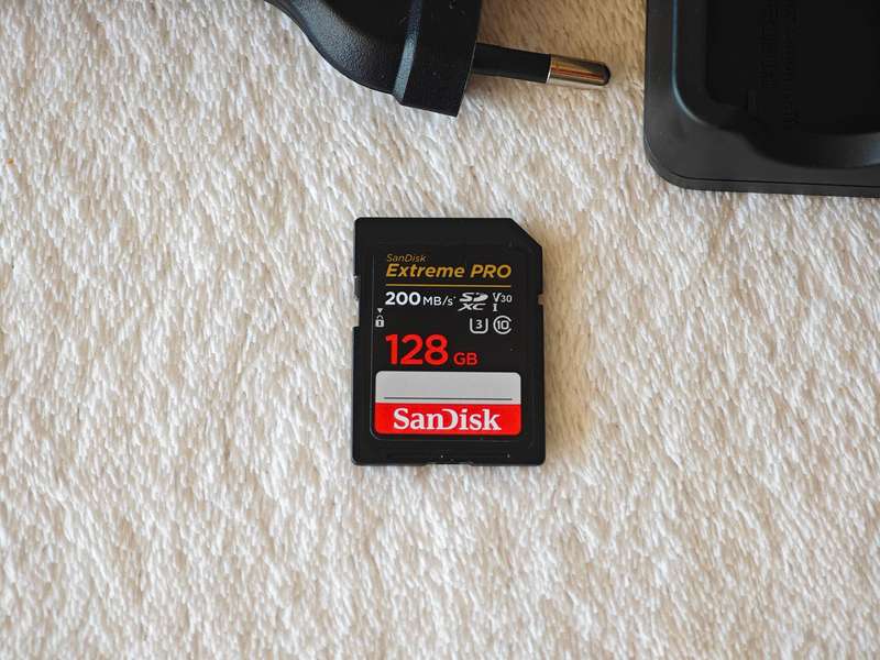 Canon PowerShot G7X Mark III 20.1MP / 24-100mm / f1.8-f2.8 - Digital Camera
