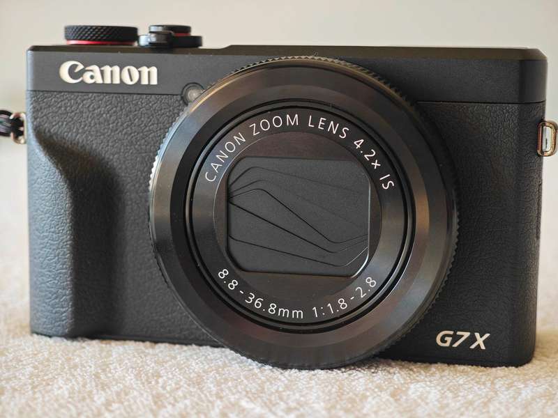 Canon PowerShot G7X Mark III 20.1MP / 24-100mm / f1.8-f2.8 - Digital Camera